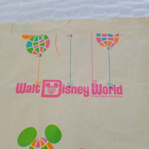 1974 Walt Disney World Shopping Gift Bag in Bright Colors - Picture 4 of 5
